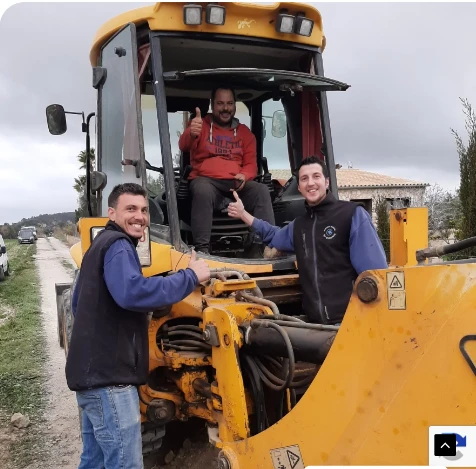 Equipo de Bestard con retroexcavadora propia